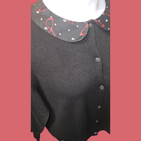 TORRID RETRO CHIC SKULLS/SUNGLASSES DESIGN COLLAR 3/4 Sleeve button- up Sweater - Picture 4 of 16